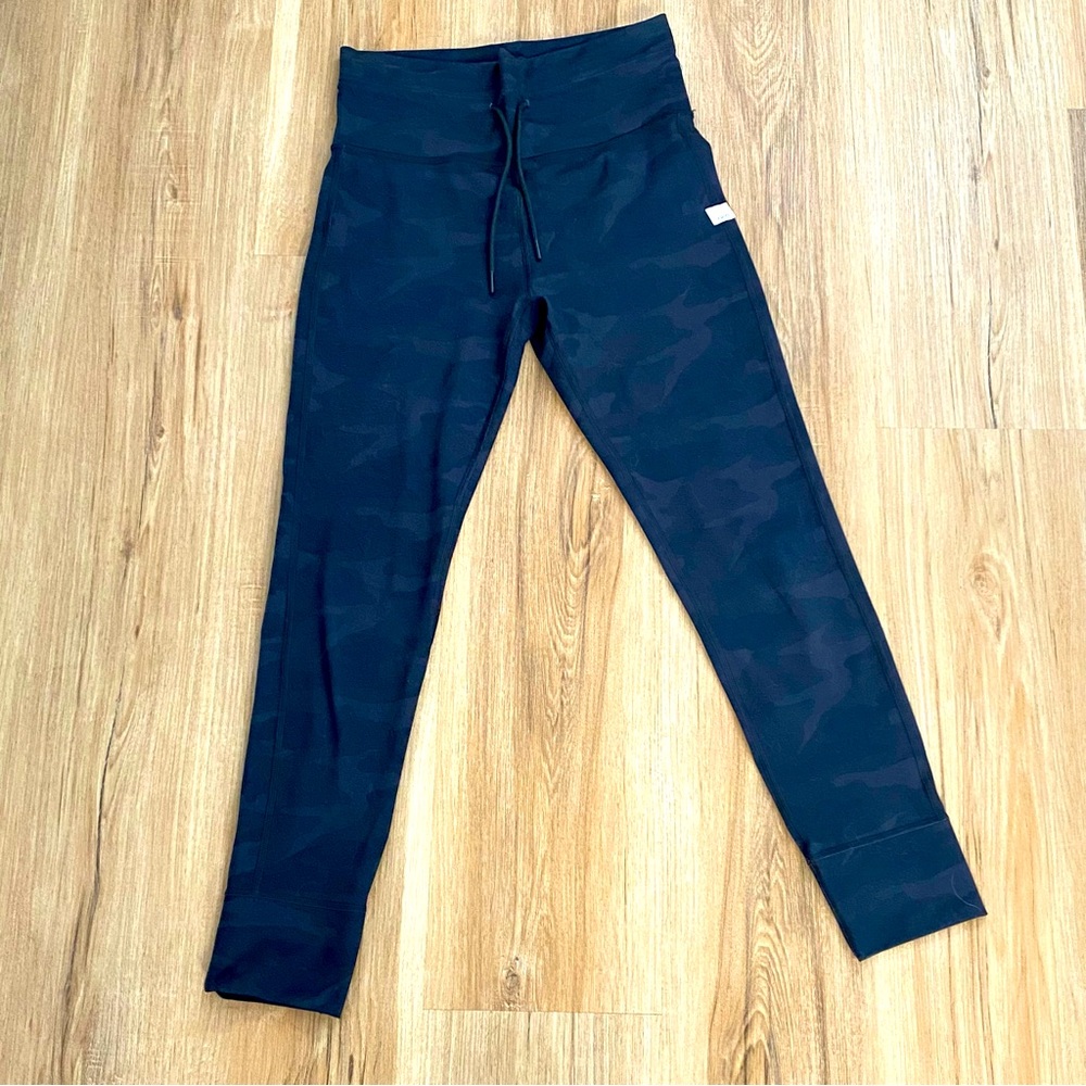 Vuori Women’s Dark Camouflage Leggings